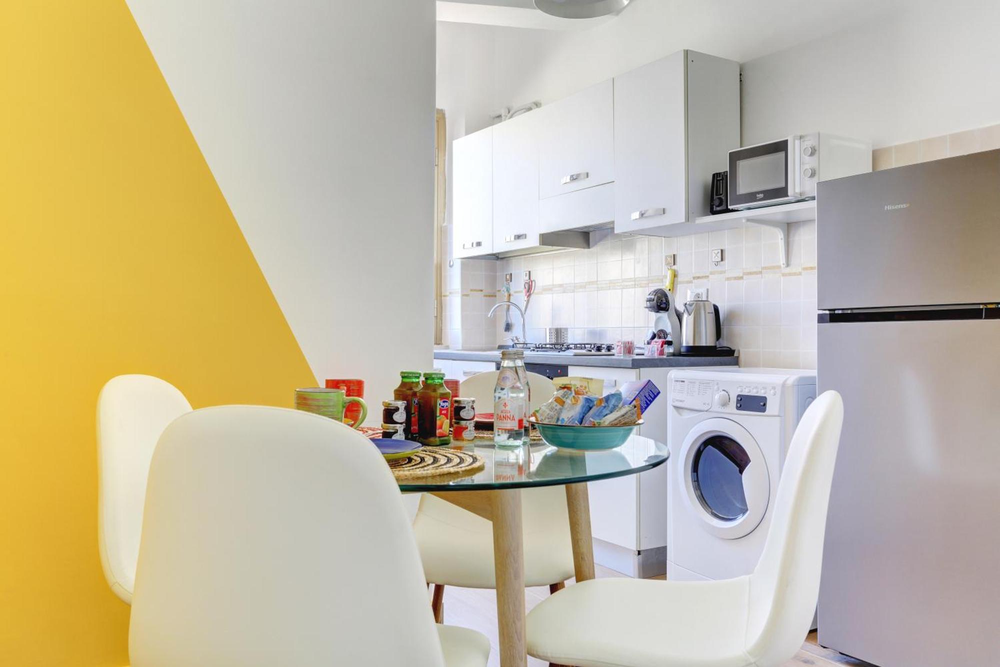 Furio Camillo - Metro A - Netflix Apartment
