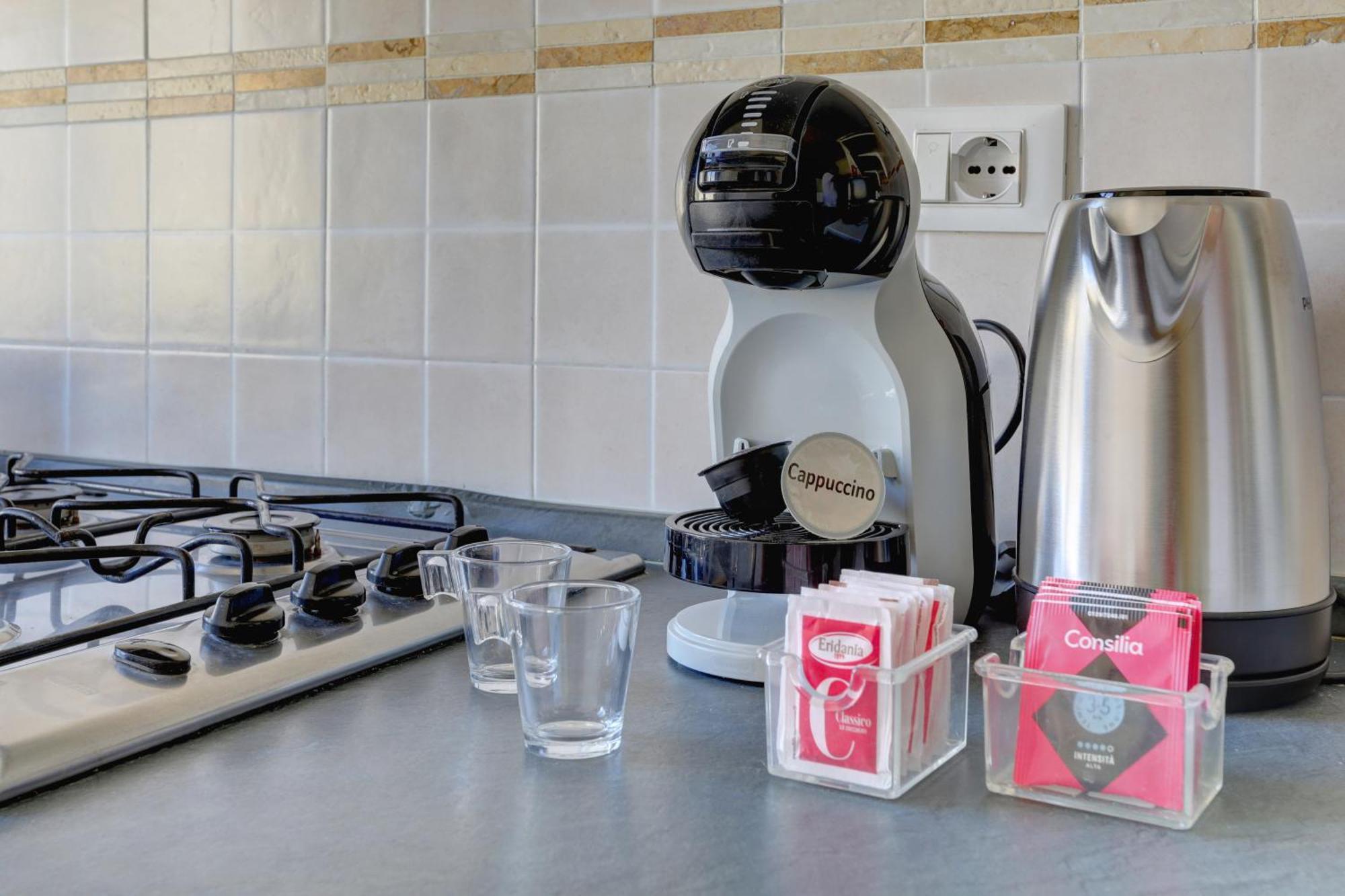 Furio Camillo - Metro A - Netflix Apartment Rom