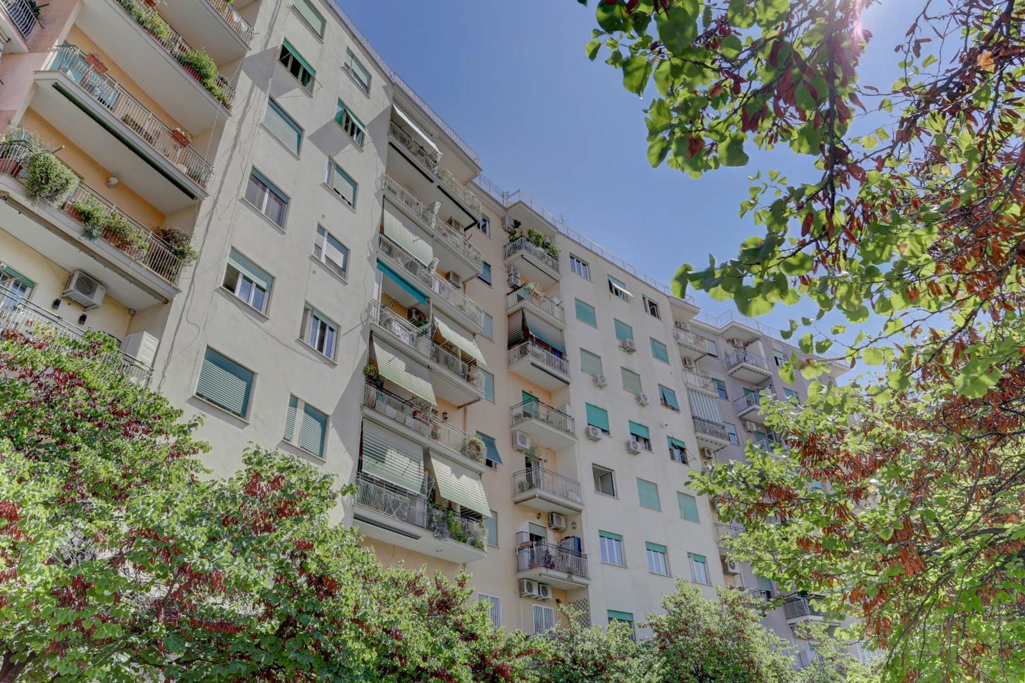 Furio Camillo - Metro A - Netflix Apartment *