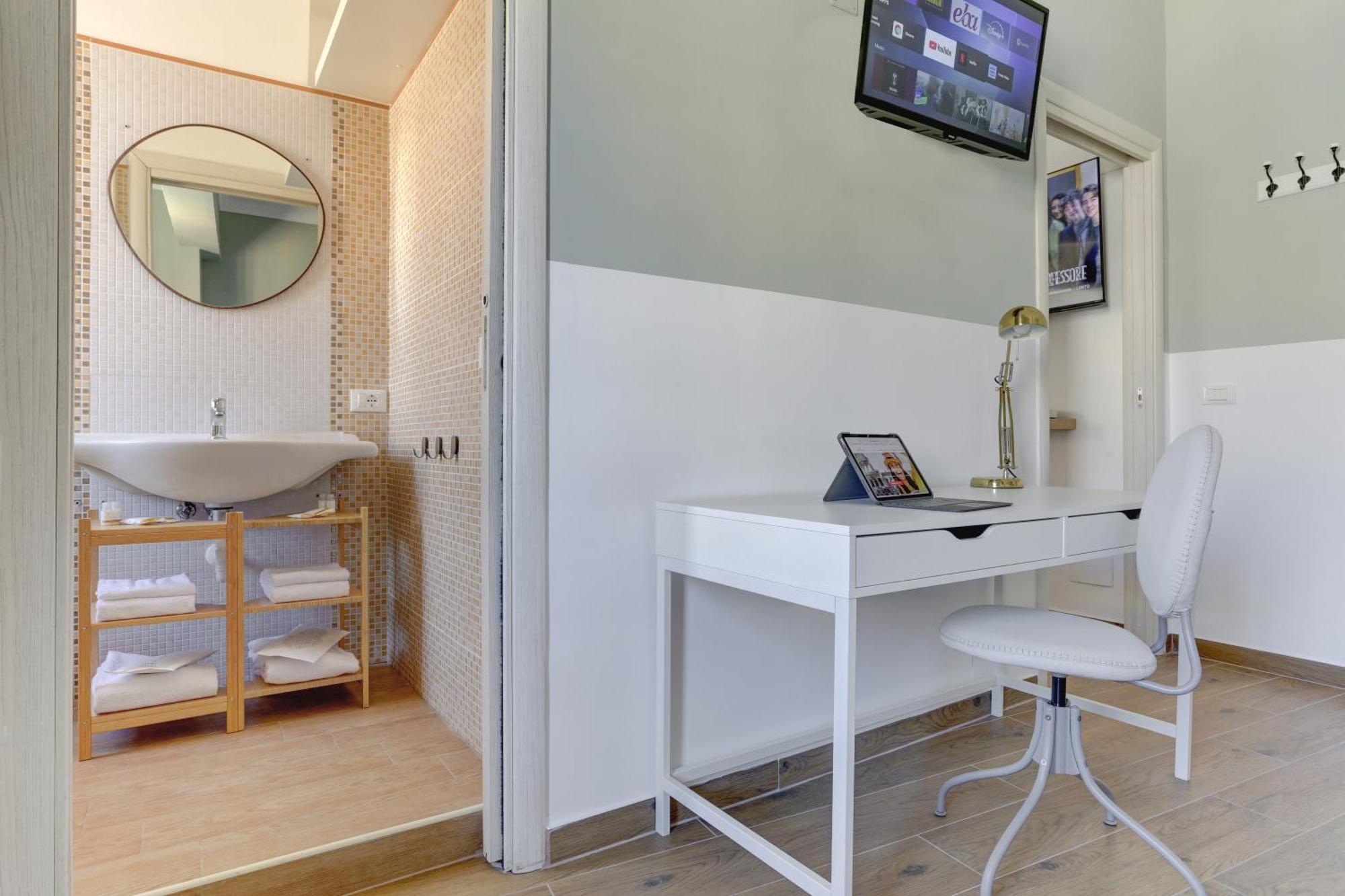Furio Camillo - Metro A - Netflix Apartment